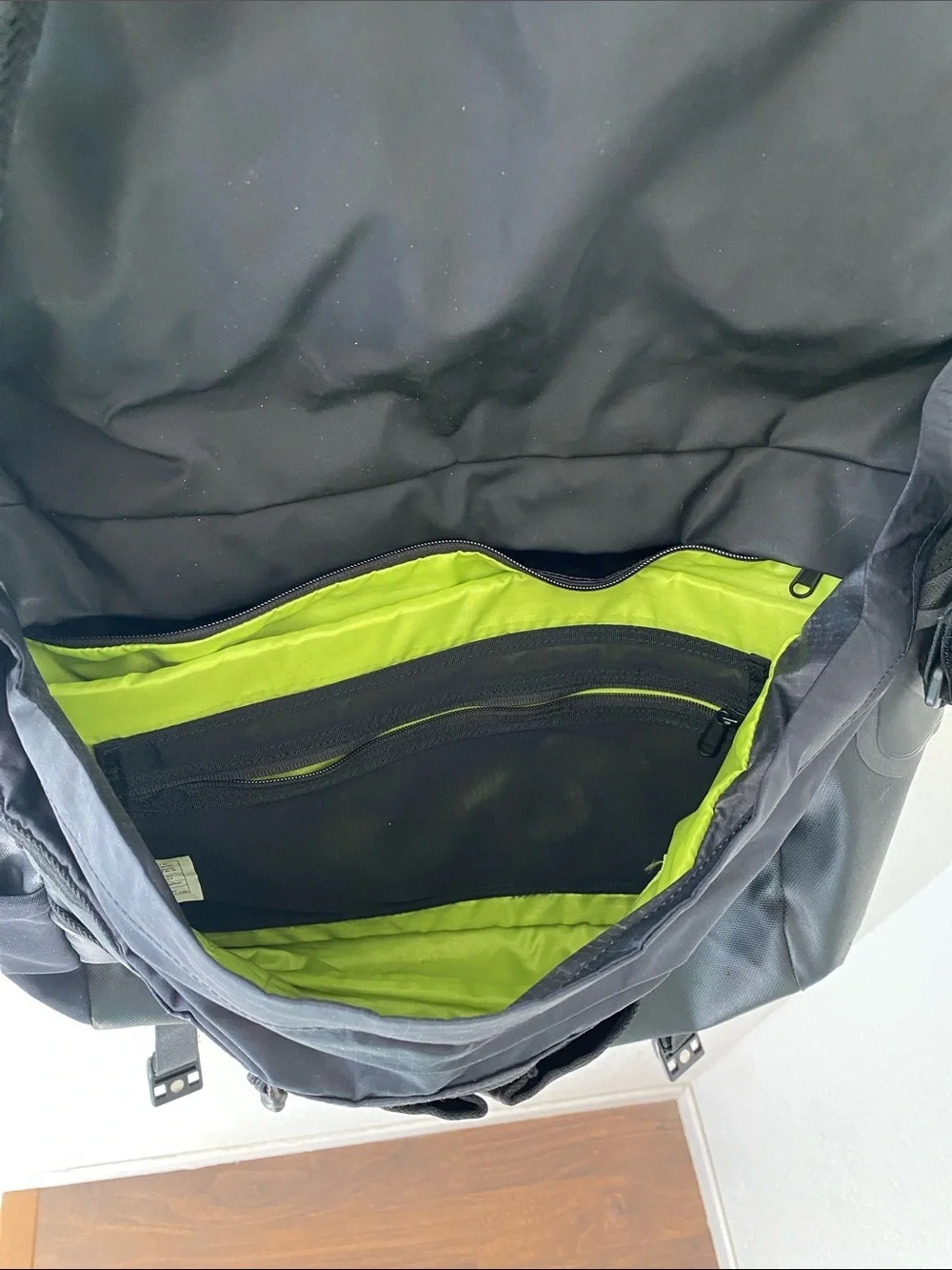 TIMBUK2 Especial Stash Weatherproof Black Messenger Bag Size M